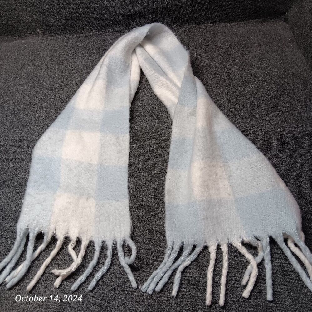 Steve Madden Very Large Scarf Blue Plaid‎ Super Soft Fringe